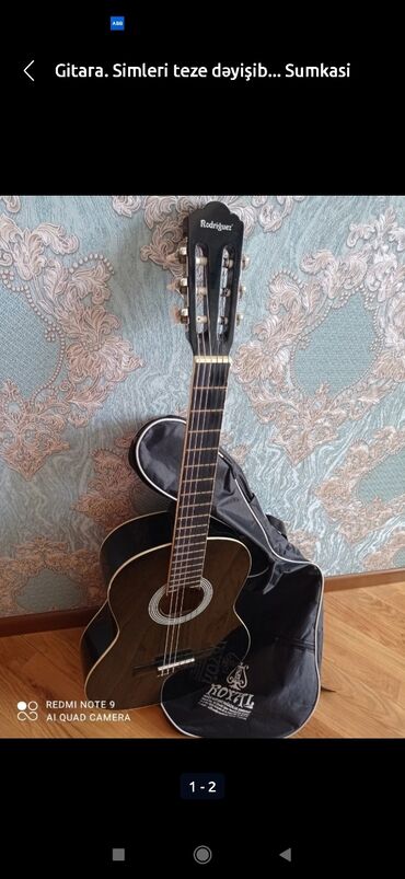 akustik gitara: Gitara. aşaği yeri yoxdur
qabi ile satilir. kòklenib. simleri teze