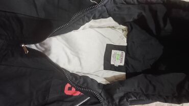 Верхняя одежда: Продаётся детские комбинезоны в отличном состоянии для ребёнка от — 12