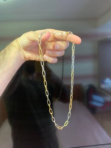 ağ qızılın qiyməti: Qızıl boyunbağı Italyan qizili. Ağ qızıl və adi qızıl qarışıq 750
