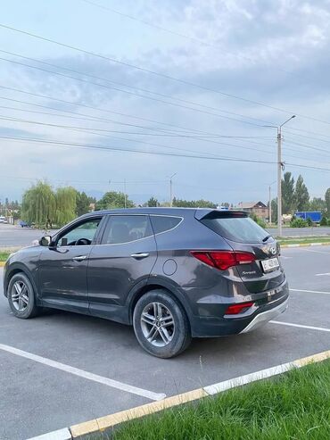 Hyundai Santa Fe — кроссовер темно‑серого цвета Особенности и