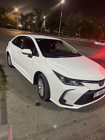 Toyota Corolla: 2022 г., 1.8 л, Гибрид, Седан