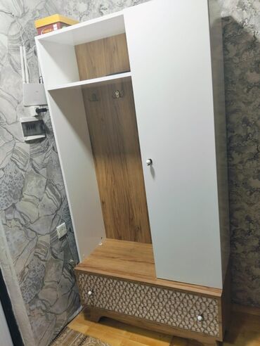 Dolablar: İşlənmiş, Qarderob, paltar dolabı