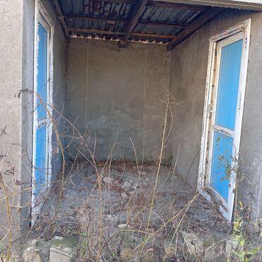 Həyət evləri və villaların satışı: Satılır: həyət evi və geniş torpaq sahesi 30 sat torpağı var 2 otaq — 16