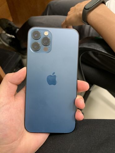 обмен на айфон 12: IPhone 12 Pro, Б/у, 128 ГБ, Голубой, Чехол, 77 %