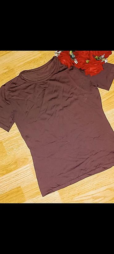 pull i bear: Ova ženska majica kratkih rukava u tamno smeđoj boji je jednostavan i — 1