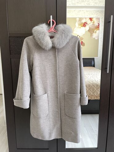 Верхняя одежда: Зимнее пальто турецкого производства, после химчистки. Размер S-M