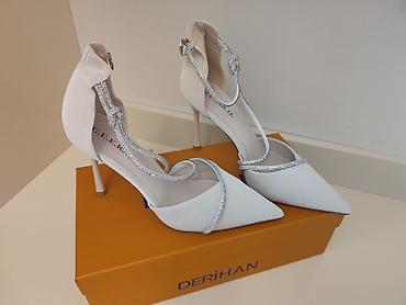 brend ayaqqabılar: Bej rəngli zərif qadın tufliləri - Stiletto tipli incə daban - Ucu — 1