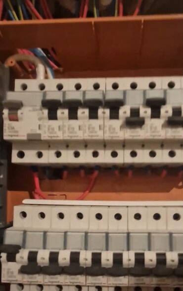 Digər ixtisaslar: Elektirik Santexnik işlərini mükəmməl şəkildə istəyənlər müraciət edə — 8