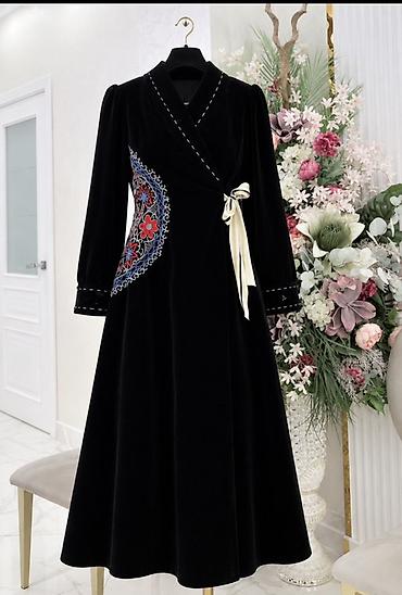 велюровая: Продам бархатное платье с ручной вышивкой 🌹 * Размер: 46 * Цена: 3500 — 2