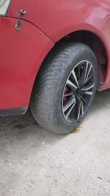 купить запчасти на мопед: Volkswagen Polo – qırmızı heçbek - Kuzov: 2qapılı - Salon