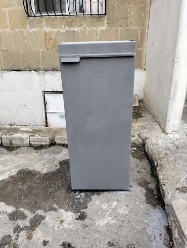 Ət çəkən maşınlar: Bir qapılı soyuducu - Rəng: boz (ön panel boyalı) - Üst hissədə