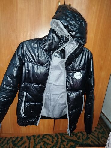 куртка хаки: Демисезонная женская куртка. Размер 40- 42. Цена 300 сом производство