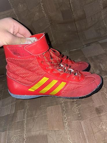 кольцо oura бишкек: Мужские кроссовки, 39, Adidas, Б/у, цвет - Красный, Платная доставка — 1