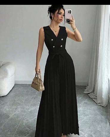 Kombinezoni: 💫New collection💫

⚜️Univerzalna velicina
⚜️Cena 2800 din — 8