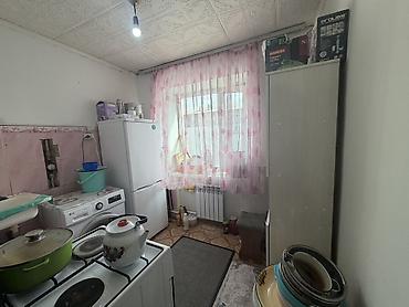 Батирлерди сатуу: 2 бөлмө, 42 м², 2 кабат, Эски ремонт — 3