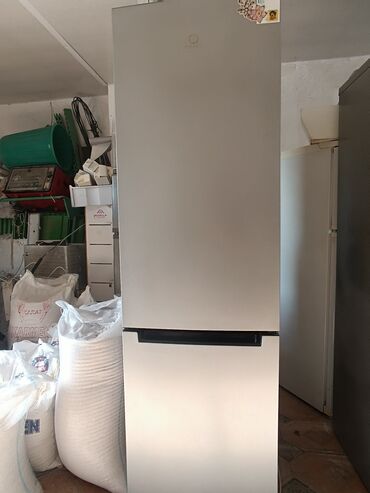 холодильник бу: Б/у 2 двери Indesit Холодильник Продажа, цвет - Серебристый, С колесиками