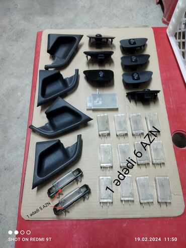 Digər salon aksesuarları: Həzi Aslanov metrosu yaxınlığında yerləşir . Qiyməti üzərində qeyd — 3