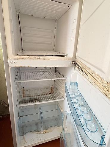 yazi makinasi: İşlənmiş 2 qapılı Beko Soyuducu Satılır, rəng - Ağ — 4