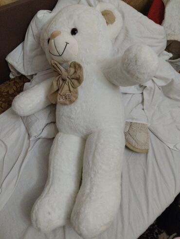 поздравления мишка: Большой плюшевый мишка белого цвета. - Размер: крупный, рост примерно