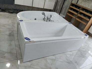 ванна металлическая: Ağ rəngli, düzbucaqlı formalı vanna otağı. Forma dizaynı oturma və