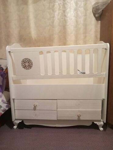 usag kiravati: Для мальчика, Б/у, Четырехугольная, Колыбель, Без бортиков, Без матраса, С механизмом качания