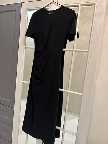 Zara firmasi - S razmer - Model: t-shirt tipli, qısaqollu, dairəvi