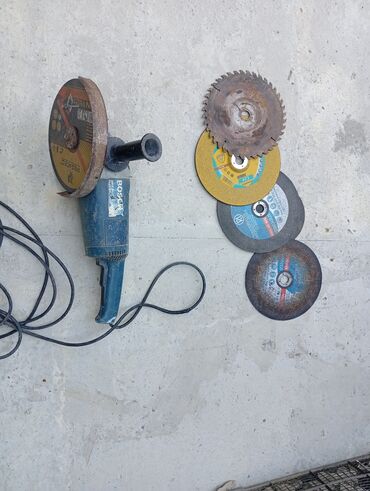 Mişarlar: BOSCH kəsici-bulqar (elektriklə işləyən UŞM) və müxtəlif disklər dəsti