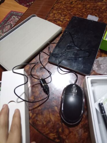 Digər planşetlər: Planşet və qapaq dəsti - Rəng: Gümüş planşet, açıq boz maqnitli qapaq — 12