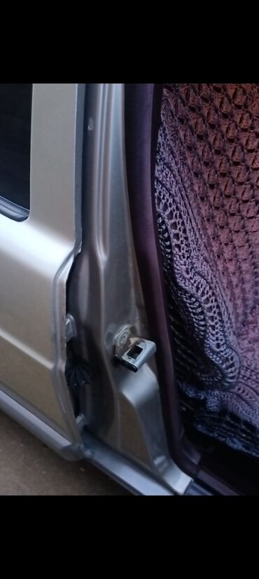 Mercedes-Benz: Mercedes-Benz 190E sedan - Korpus: 4 qapılı sedan, “bej/qızılı” rəng — 10