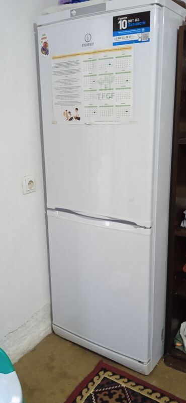 витринный холодильник в рассрочку: Холодильник Indesit, Б/у, Двухкамерный, 60 * 170 *