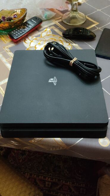 playstation 4: Playstation 4 konsollarinin en munasib qiymetlerle satisi Aparatlar