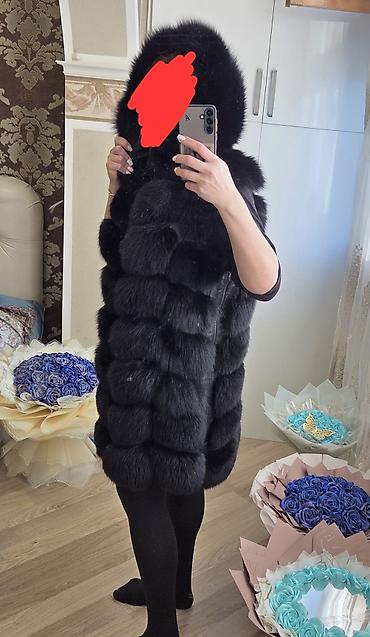 Üst geyimi: Qara rəngli kürk jilet — kapüşonlu, fermuarlı model - Material: sıx — 2