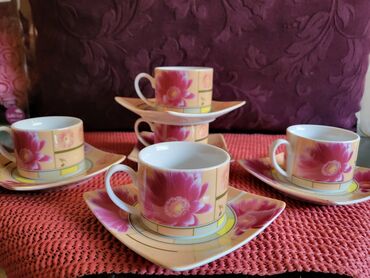 Kuhinjski setovi: Soljice nove porcelanske vintaz. Soljice komada 5 u ceni. Tacne — 2