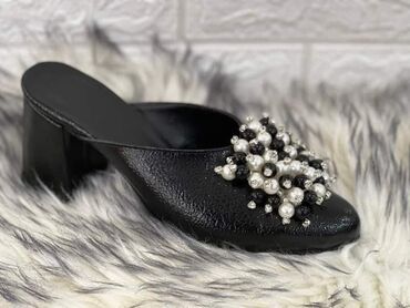 Papuče: 2200din
.
36-40 — 1