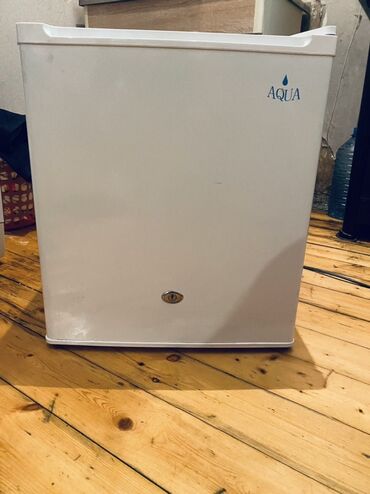 xaladenik mini: Mini Aqua Soyuducu Satılır, rəng - Ağ