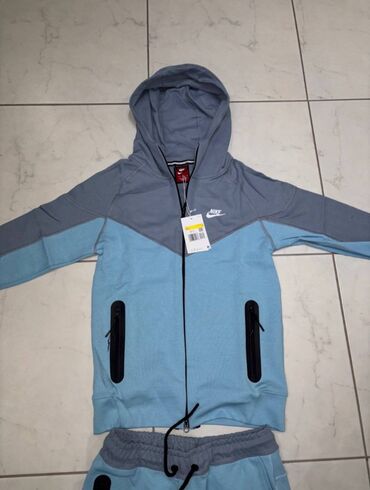 diadora patike velicine u cm: Nike Tech Fleece S Trenerka je nova i dolazi sa etiketom vel. S Za