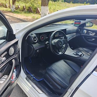 Mercedes-Benz: Mercedes-Benz E 300: 2 l | 2018 il Sedan — 15