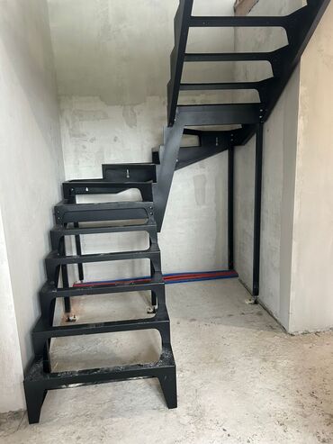 Деревянные лестницы: Деревянная лестница Для дома, Гарантия, Вид дерева: Сосна, Стиль: Классический — 25