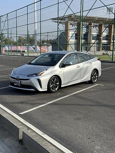 Унаа сатуу: Toyota Prius: 2018 г., 1.8 л, Вариатор, Гибрид, Лифтбек — 2
