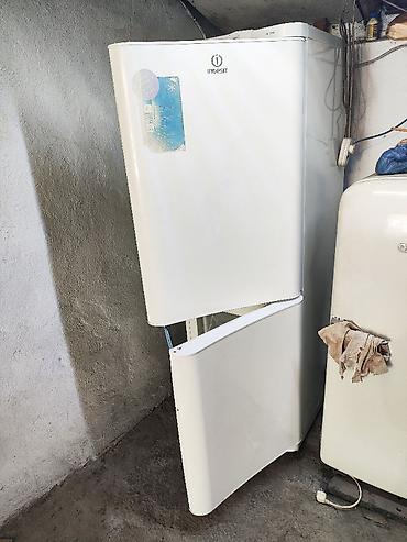 холодильники мини: Холодильник Indesit, Б/у, Двухкамерный, No frost — 1