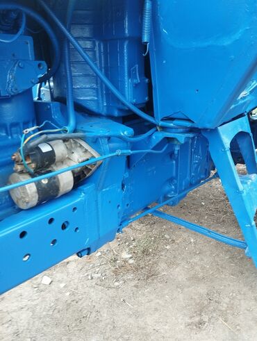 Traktorlar: BELARUS 80.1 təkərli traktor Xüsusiyyətlər: - Güclü dizel mühərrik — 4