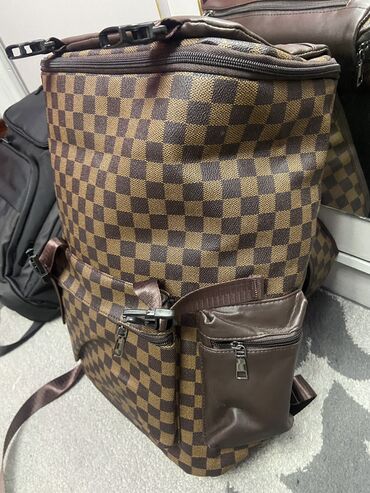 спортивные кольца: Стильный рюкзак Louis Vuitton новый