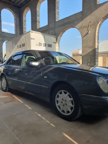 Mercedes-Benz: Mercedes-Benz E-Class: 2 l | 1996 il Sedan — 1