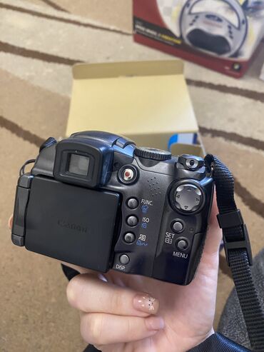 телефоны купить бу: Продаю фотоопарат . Есть один нюанс на дисплее не выдает изображение