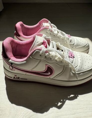 Women's Sneakers and athletic shoes: Кроссовки, 38, Nike, Б/у, цвет - Белый, Платная доставка, Самовывоз