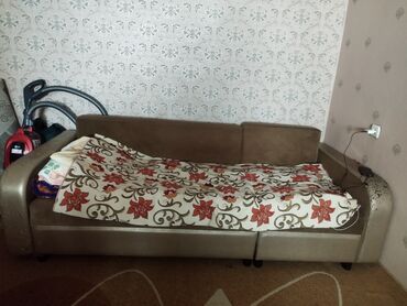 советский диван раздвижной: Диван-кровать, цвет - Коричневый, Б/у