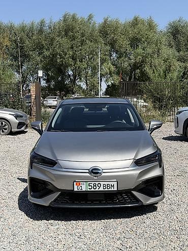 GAC: Электромобиль GAC Aion S, серебристый седан. Зарядка в подарок 🎁 — 1