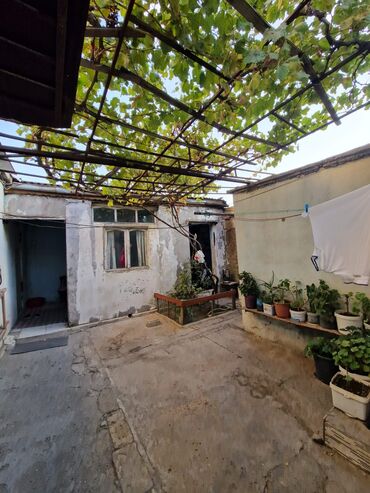 Kommersiya daşınmaz əmlakının satışı: Satılır: 1 mərtəbəli binanın altında yerləşən, ayrıca girişi olan — 9