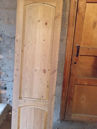 Другая мебель: Деревянная дверь подходит для бани и времянки