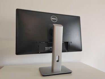 Monitori: Dell Full HD IPS monitor 23.8" Dell P2414HB IPS monitor 23.8", pivot — 7